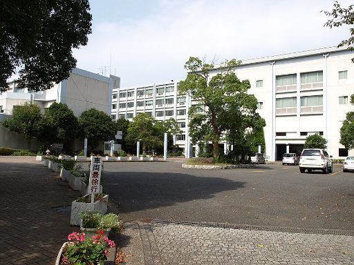 横浜市立南高等学校附属中学校の校舎の写真