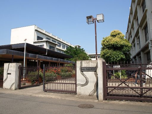 川崎市立川崎高等学校附属中学校の校舎の写真