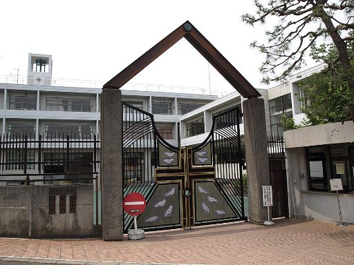 聖ヨゼフ学園中学校の校舎の写真