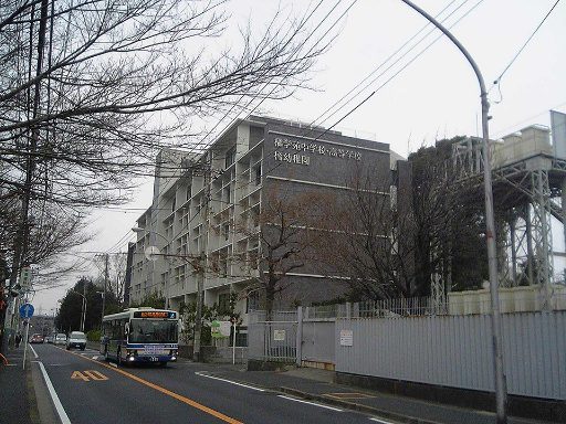 橘学苑中学校の校舎の写真