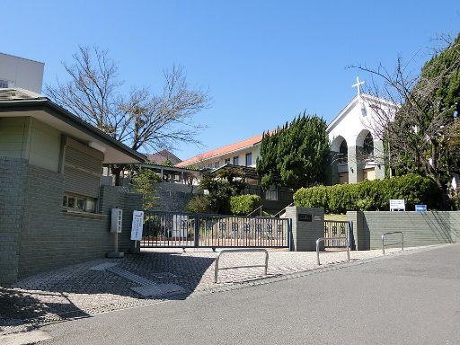 青山学院横浜英和中学校の校舎の写真