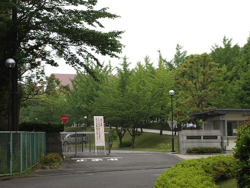 神奈川大学附属中学校の校舎の写真