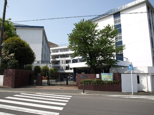 横浜隼人中学校の校舎の写真