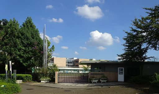 中央大学附属横浜中学校の校舎の写真