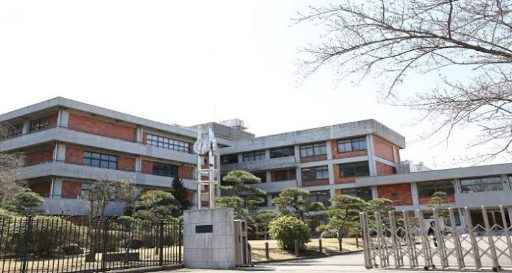 清泉女学院中学校の校舎の写真