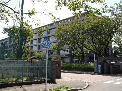 日本大学藤沢中学校の校舎の写真
