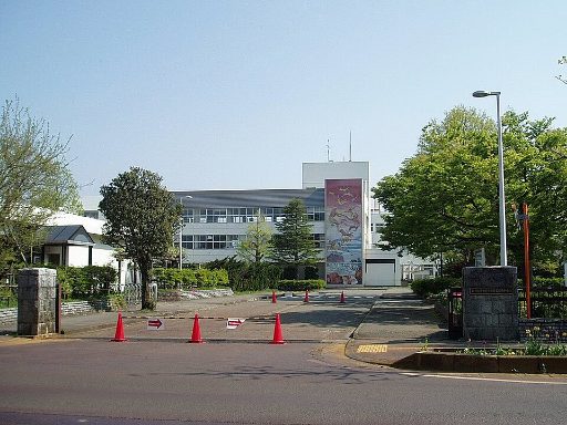 新潟大学附属長岡中学校の校舎の写真