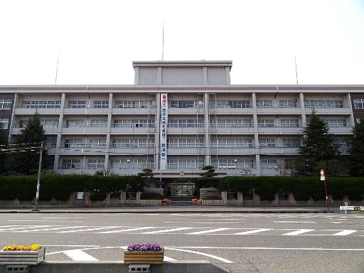 新潟第一中学校の校舎の写真