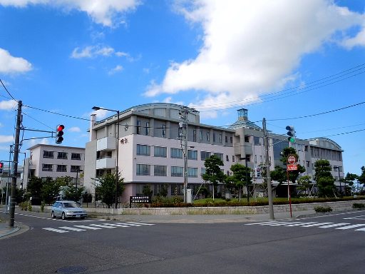 新潟明訓中学校の校舎の写真