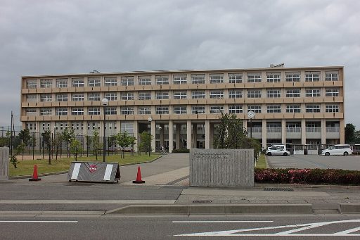石川県立金沢錦丘中学校の校舎の写真