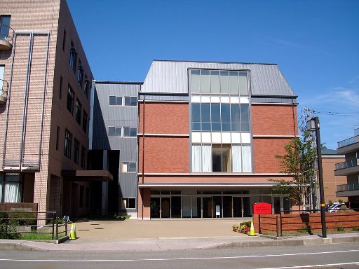 北陸学院中学校の校舎の写真