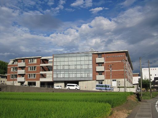 金沢学院大学附属中学校の校舎の写真