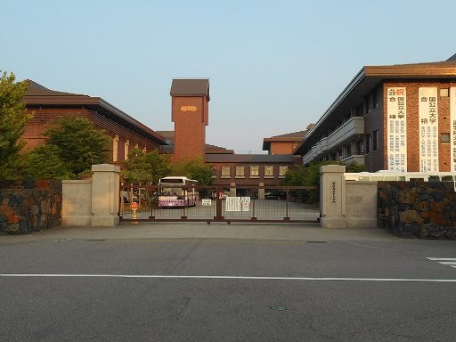 金沢龍谷高等学校中等部の校舎の写真