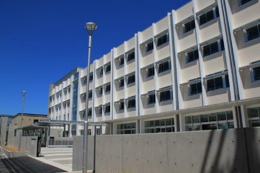 北陸中学校の校舎の写真