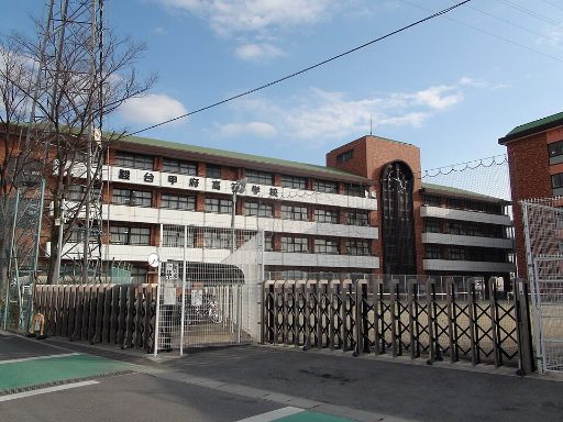 駿台甲府中学校の校舎の写真