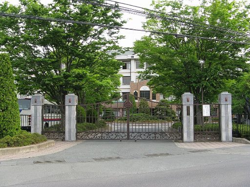 長野県屋代高等学校附属中学校の校舎の写真