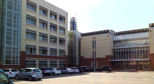 沼津市立沼津高等学校中等部の校舎の写真