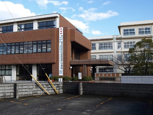 静岡県富士見中学校の校舎の写真