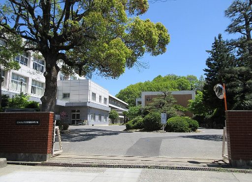 愛知教育大学附属岡崎中学校の校舎の写真