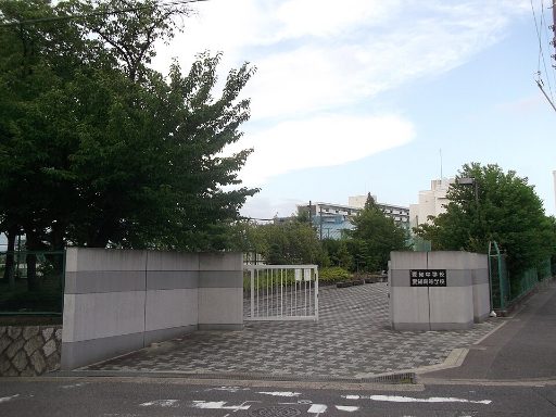 愛知中学校の校舎の写真