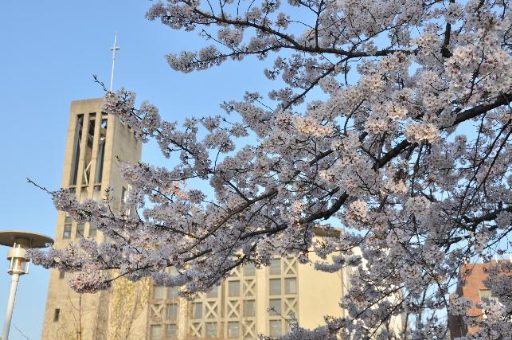 名古屋中学校の校舎の写真