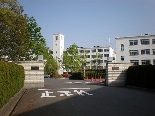 中部大学春日丘中学校の校舎の写真