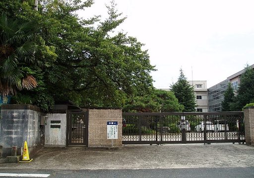 滋賀大学教育学部附属中学校の校舎の写真