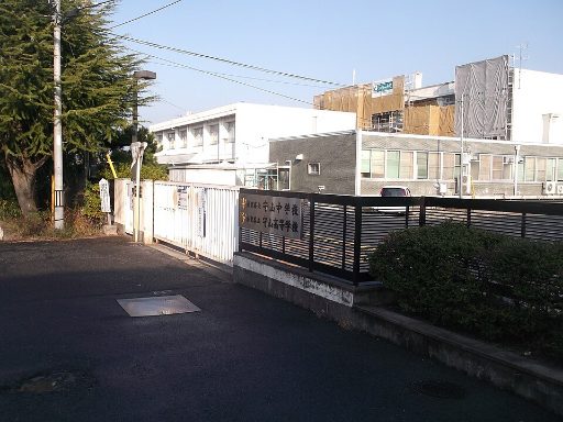 滋賀県立守山中学校の校舎の写真