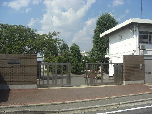 京都教育大学附属桃山中学校の校舎の写真