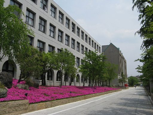洛星中学校の校舎の写真