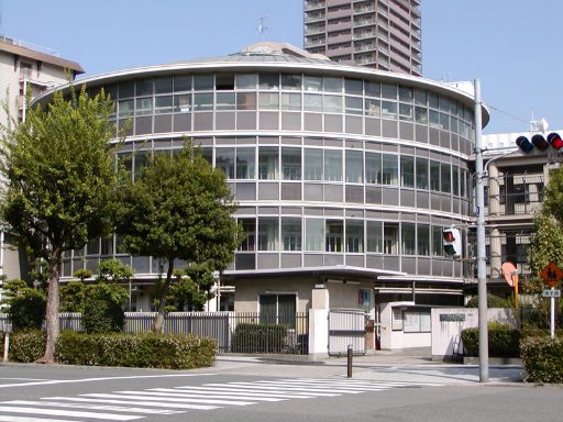 清風中学校の校舎の写真