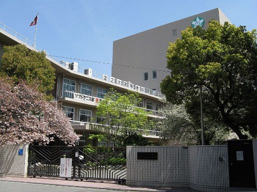 昇陽中学校の校舎の写真