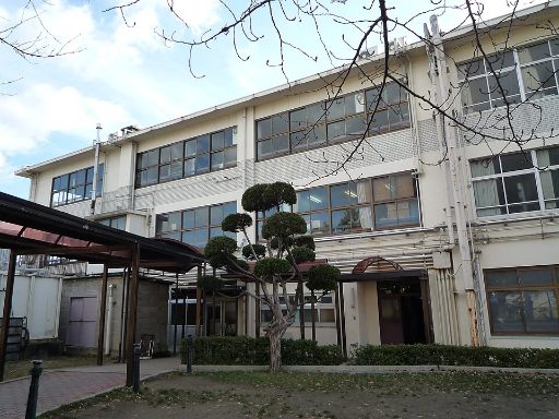 箕面自由学園中学校の校舎の写真
