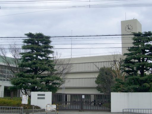 高槻中学校の校舎の写真