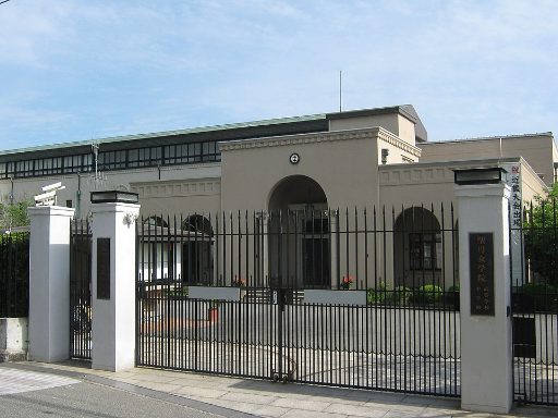 香里ヌヴェール学院中学校の校舎の写真