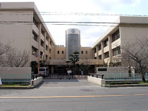 金光八尾中学校の校舎の写真