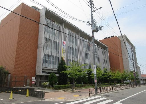 四天王寺東中学校の校舎の写真