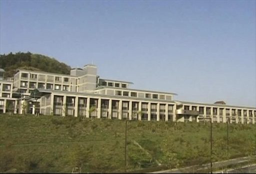 兵庫県立大学附属中学校の校舎の写真