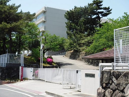 甲南女子中学校の校舎の写真