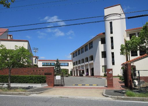 啓明学院中学校の校舎の写真