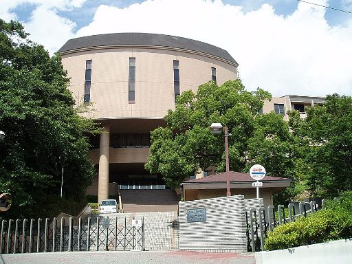 親和中学校の校舎の写真
