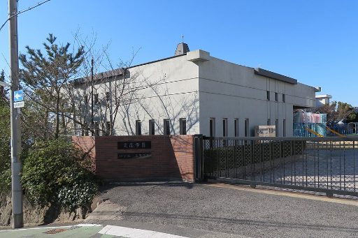愛徳学園中学校の校舎の写真