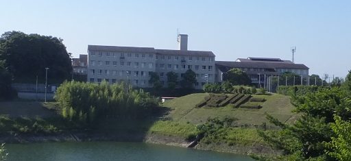 滝川第二中学校の校舎の写真