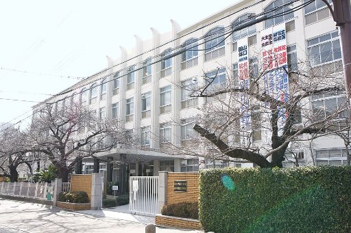 園田学園中学校の校舎の写真