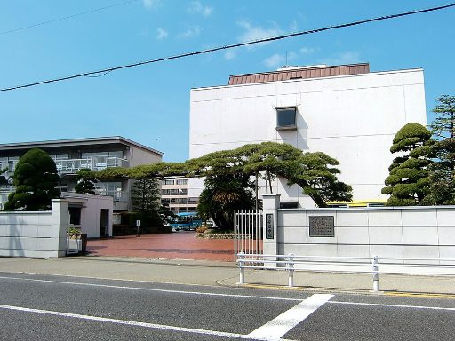 甲子園学院中学校の校舎の写真
