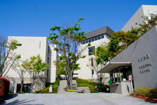 甲南中学校の校舎の写真
