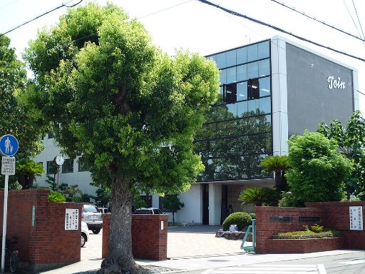 和歌山県立桐蔭中学校の校舎の写真