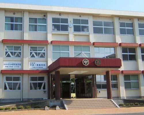 和歌山県立日高高等学校附属中学校の校舎の写真