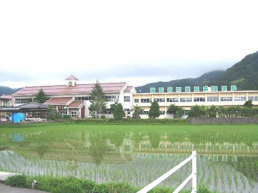 湯梨浜学園中学校の校舎の写真