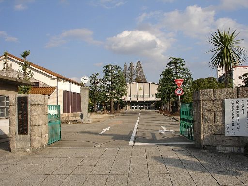 岡山県立岡山操山中学校の校舎の写真